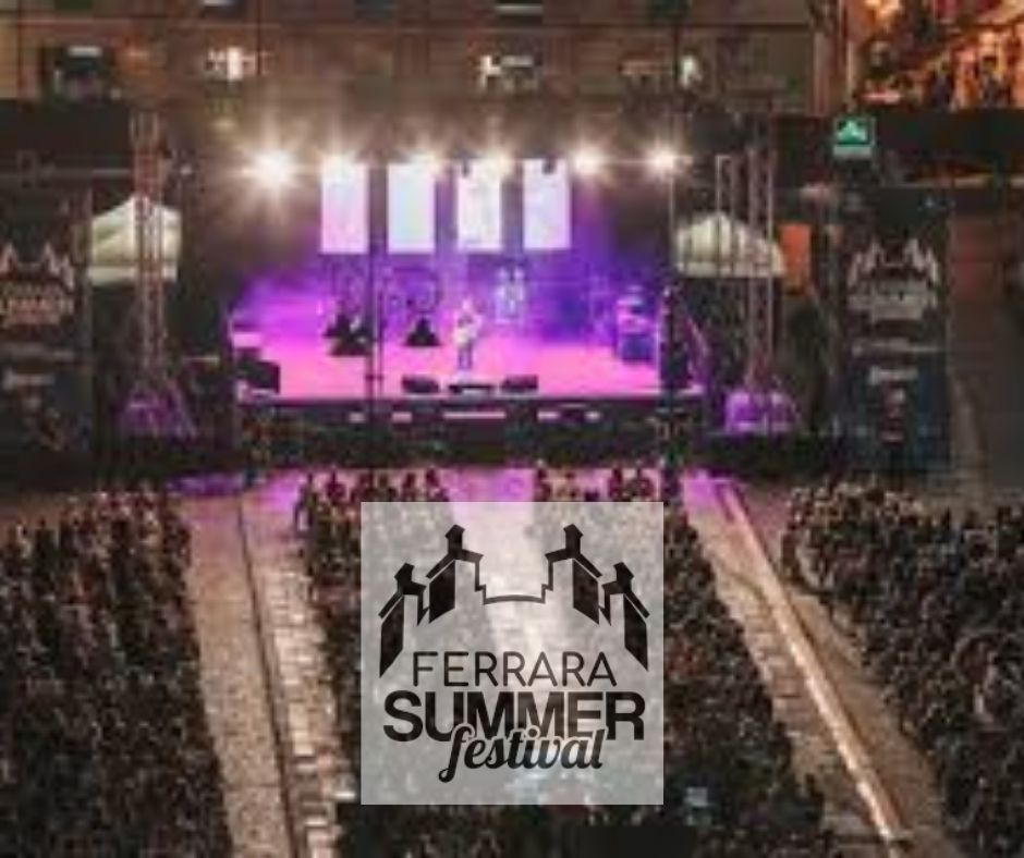 immagine di uno dei concerti del Ferrara Summer Festival in piazza Trento Trieste